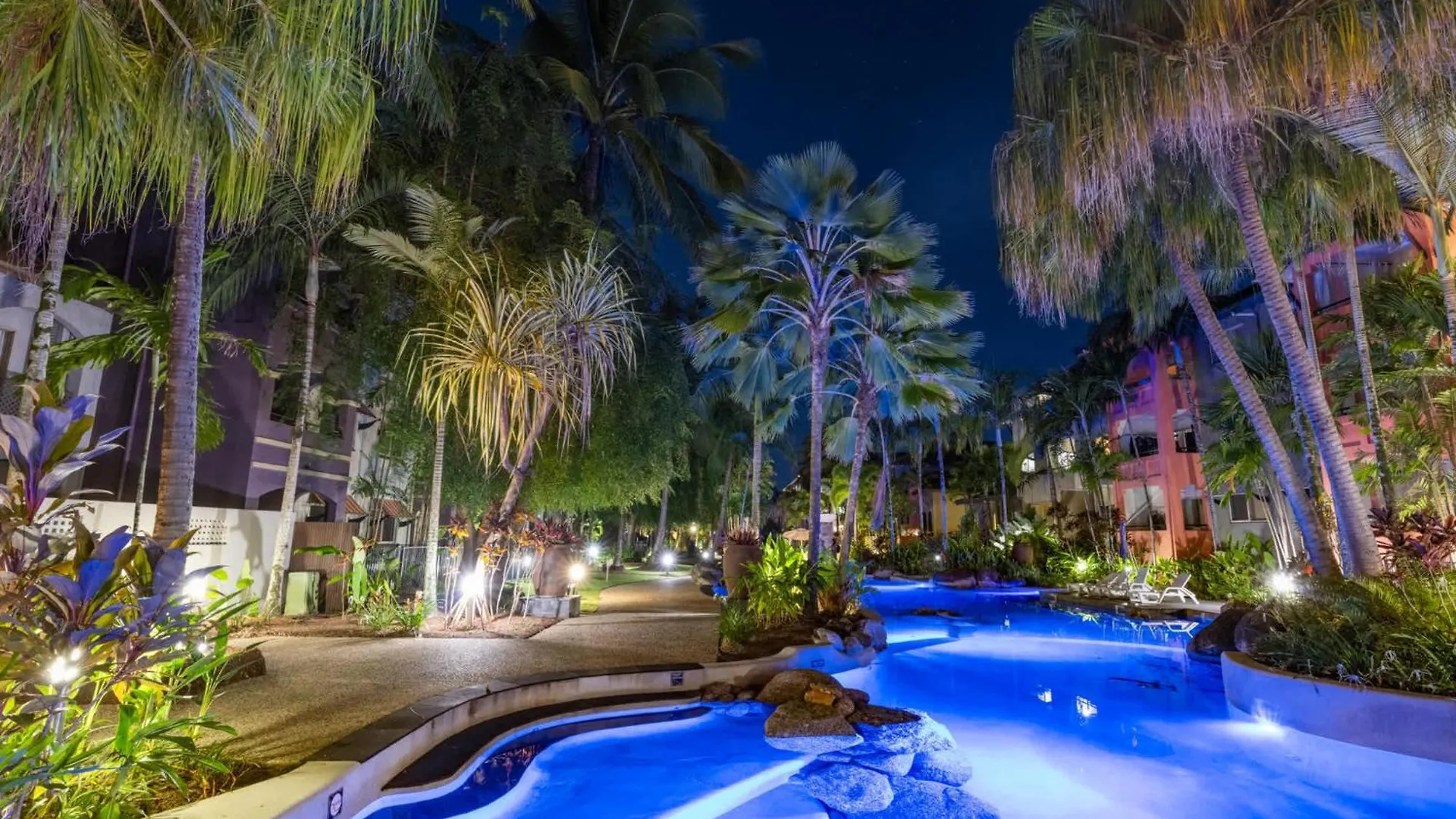 Leaf & Luxe - 9 Pools Bbq & Gym Apartment Westcourt Australia