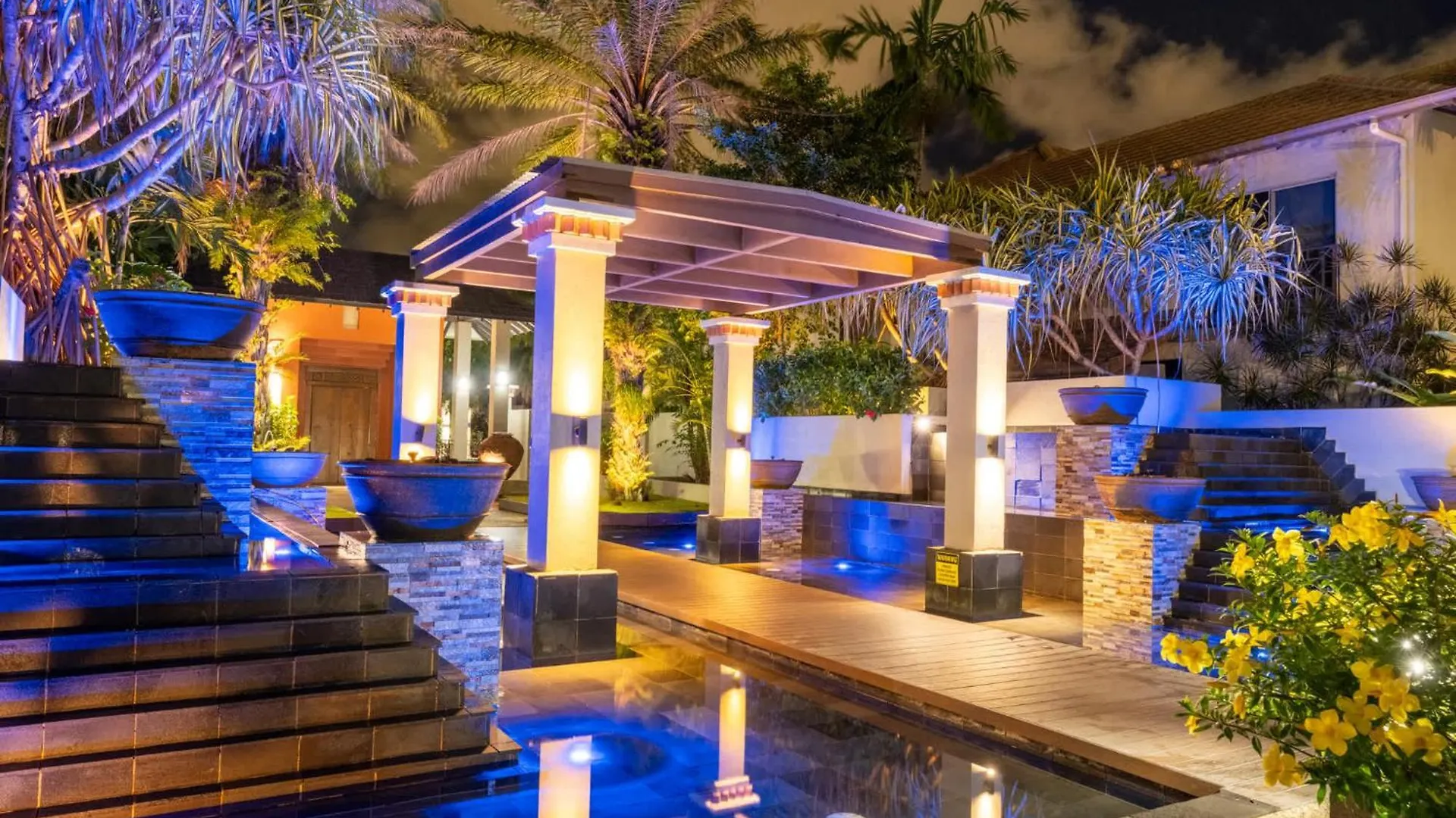 Leaf & Luxe - 9 Pools Bbq & Gym Apartment Westcourt Australia