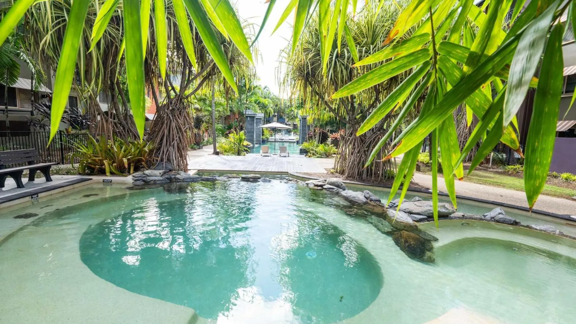 Leaf & Luxe - 9 Pools Bbq & Gym Apartment Westcourt 0*,