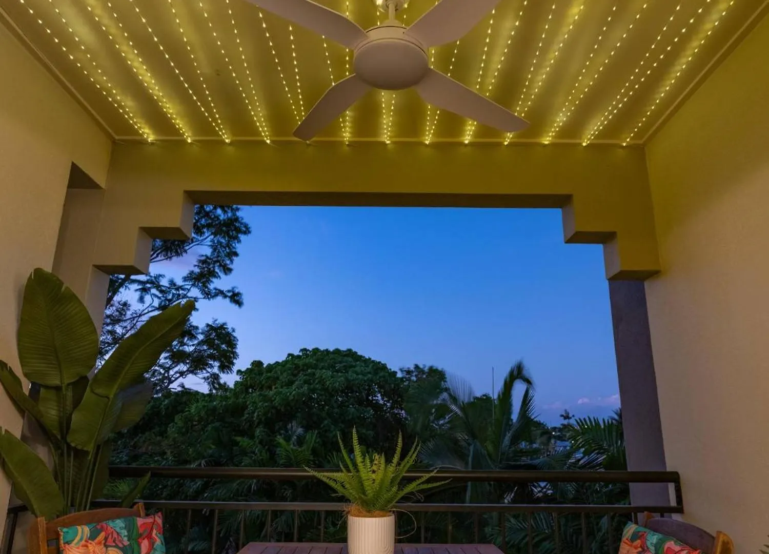Leaf & Luxe - 9 Pools Bbq & Gym Apartment Westcourt Australia