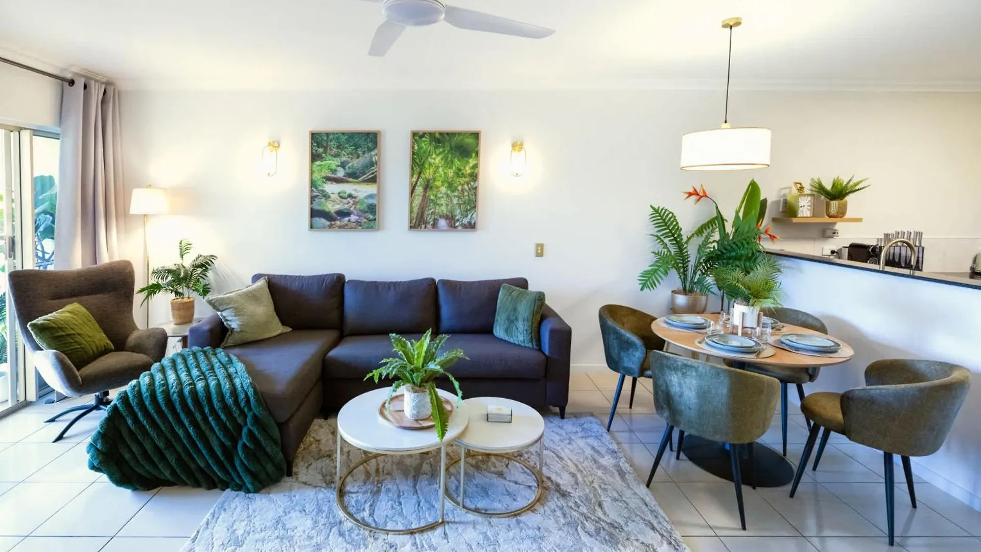 Leaf & Luxe - 9 Pools Bbq & Gym Apartment Westcourt 0*,  Australia