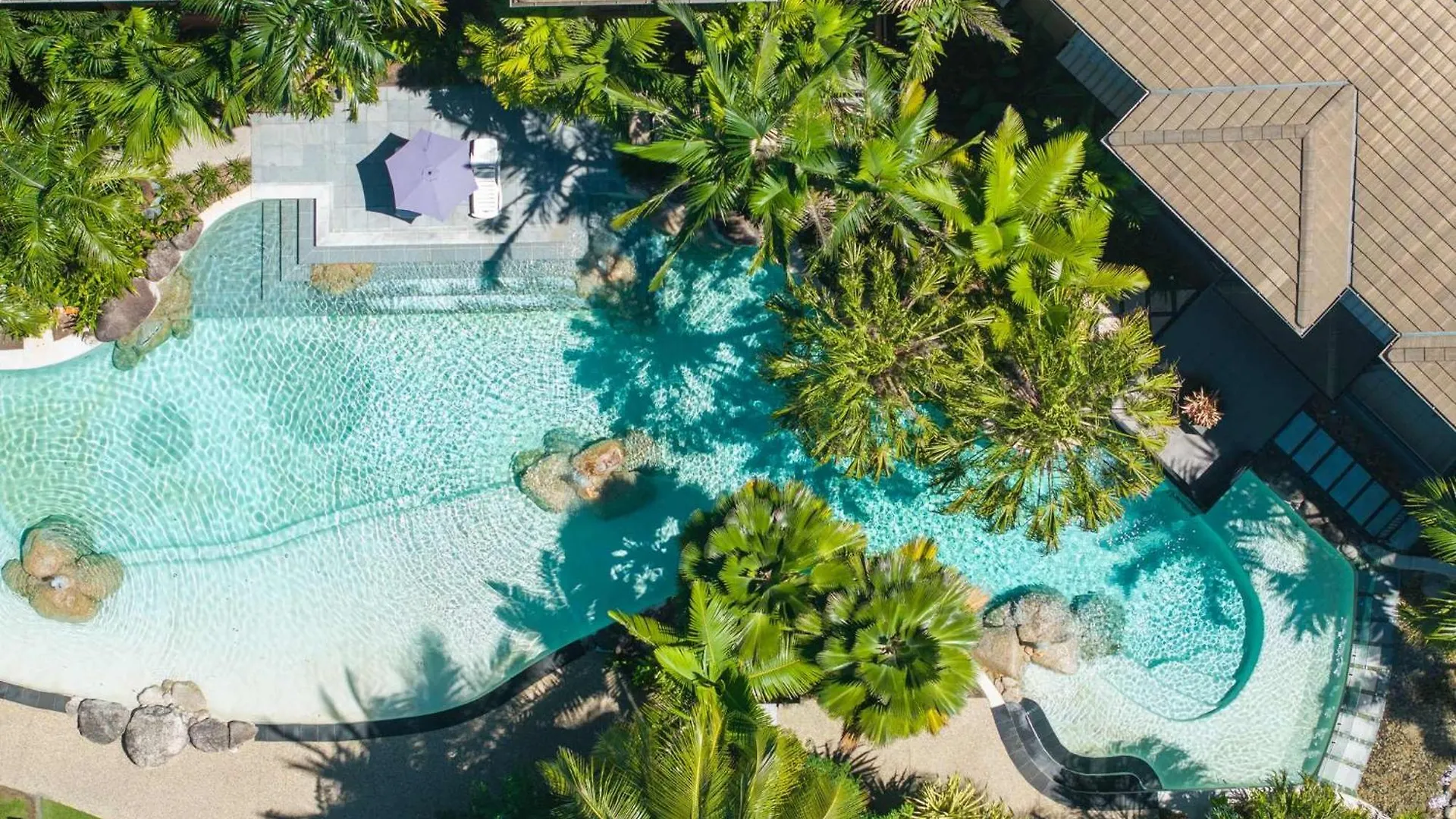 Leaf & Luxe - 9 Pools Bbq & Gym Apartment Westcourt 0*,  Australia