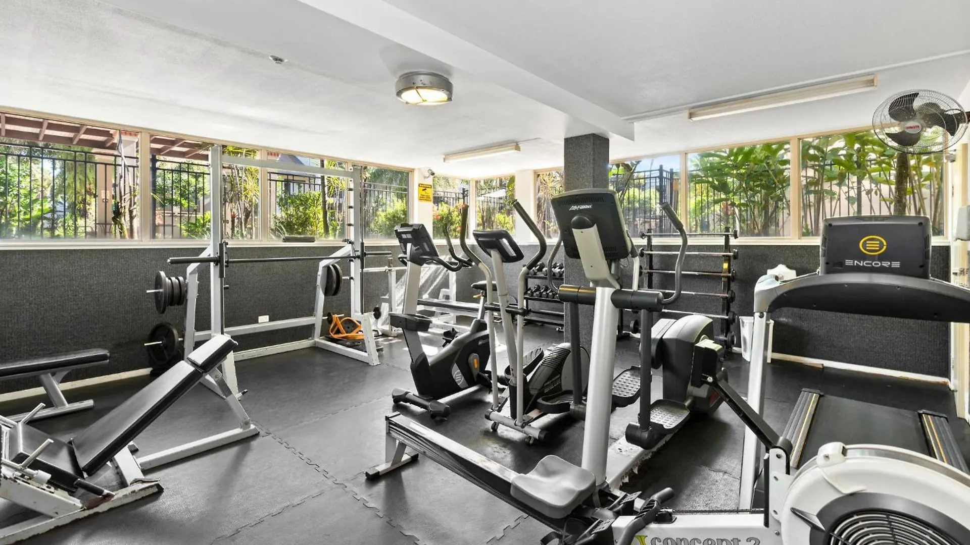 Leaf & Luxe - 9 Pools Bbq & Gym Apartment Westcourt